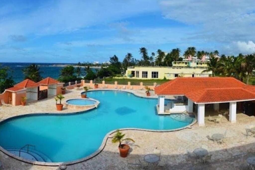 Beachfront Studio Apt W/ Full Kitchen & Pool Isabela Buitenkant foto